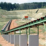  Das Ziegelwerk Klosterbeuren investierte unter anderem in eine neue Bandförderanlage zum Umwelt schonenden Transport der Tonerde. Foto: Ziegelwerk Klosterbeuren.