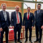  Waren bei der Besichtigung des Werkes in Klosterbeuren tief beeindruckt (v.l.n.r): Yves Knoll (Bayerischer Ziegelindustrieverband), MdL Thomas Kreuzer (Fraktionsvorsitzender der CSU), Thomas Thater und Matthias Hörl (kfm. Geschäftsführer Ziegelwerk Klosterbeuren)